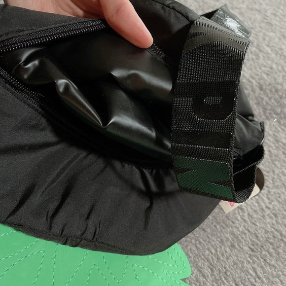 Victoria’s Secret pink cooler lunch bag - Picture 4 of 4